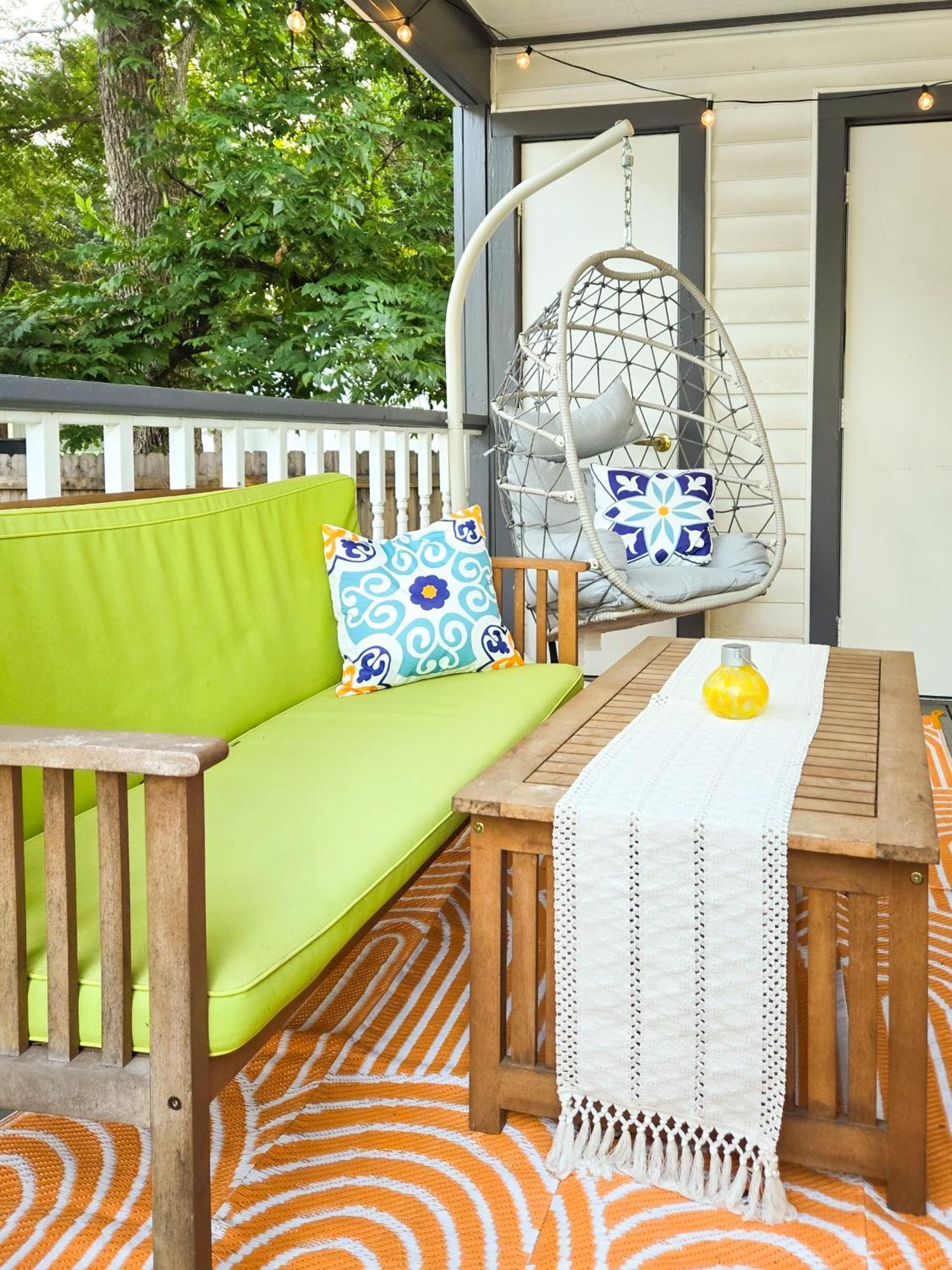 Stylish, Artsy Bungalow Central Eastside Austin Exterior photo